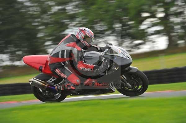 Motorcycle action photographs;cadwell;cadwell park photographs;event digital images;eventdigitalimages;motor racing louth lincolnshire;no limits trackday;peter wileman photography;trackday;trackday digital images;trackday photos