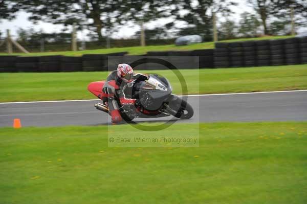 Motorcycle action photographs;cadwell;cadwell park photographs;event digital images;eventdigitalimages;motor racing louth lincolnshire;no limits trackday;peter wileman photography;trackday;trackday digital images;trackday photos