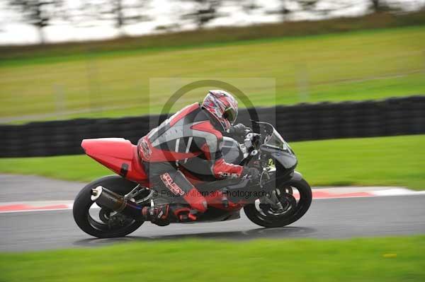 Motorcycle action photographs;cadwell;cadwell park photographs;event digital images;eventdigitalimages;motor racing louth lincolnshire;no limits trackday;peter wileman photography;trackday;trackday digital images;trackday photos