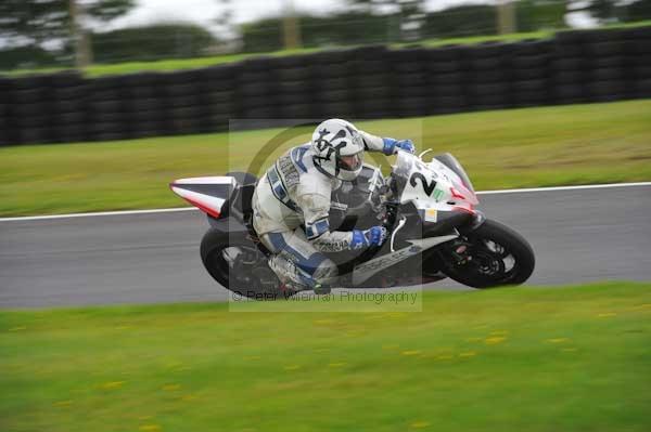 Motorcycle action photographs;cadwell;cadwell park photographs;event digital images;eventdigitalimages;motor racing louth lincolnshire;no limits trackday;peter wileman photography;trackday;trackday digital images;trackday photos
