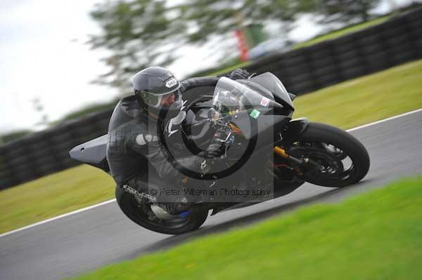 Motorcycle action photographs;cadwell;cadwell park photographs;event digital images;eventdigitalimages;motor racing louth lincolnshire;no limits trackday;peter wileman photography;trackday;trackday digital images;trackday photos