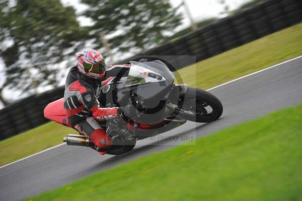 Motorcycle action photographs;cadwell;cadwell park photographs;event digital images;eventdigitalimages;motor racing louth lincolnshire;no limits trackday;peter wileman photography;trackday;trackday digital images;trackday photos