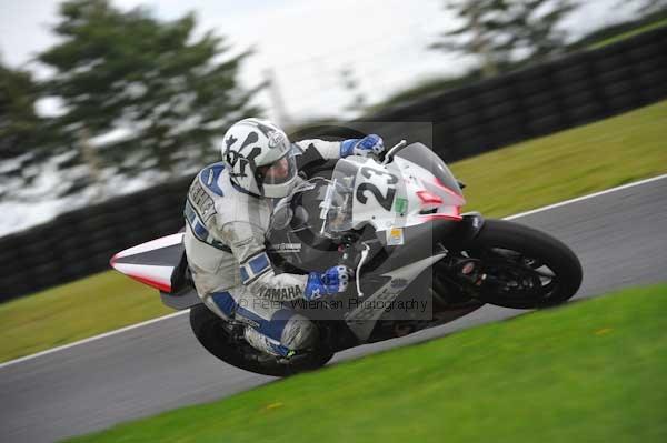 Motorcycle action photographs;cadwell;cadwell park photographs;event digital images;eventdigitalimages;motor racing louth lincolnshire;no limits trackday;peter wileman photography;trackday;trackday digital images;trackday photos