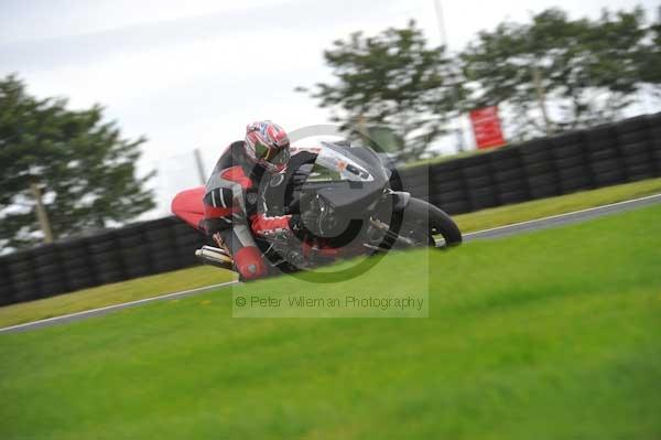 Motorcycle action photographs;cadwell;cadwell park photographs;event digital images;eventdigitalimages;motor racing louth lincolnshire;no limits trackday;peter wileman photography;trackday;trackday digital images;trackday photos