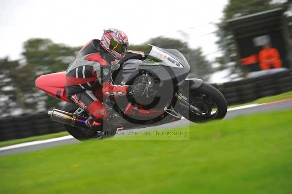 Motorcycle action photographs;cadwell;cadwell park photographs;event digital images;eventdigitalimages;motor racing louth lincolnshire;no limits trackday;peter wileman photography;trackday;trackday digital images;trackday photos