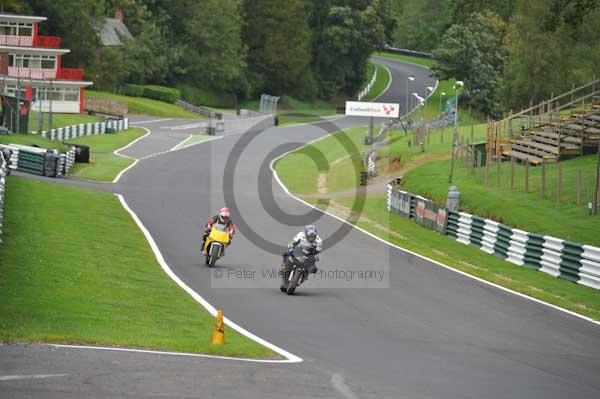 Motorcycle action photographs;cadwell;cadwell park photographs;event digital images;eventdigitalimages;motor racing louth lincolnshire;no limits trackday;peter wileman photography;trackday;trackday digital images;trackday photos