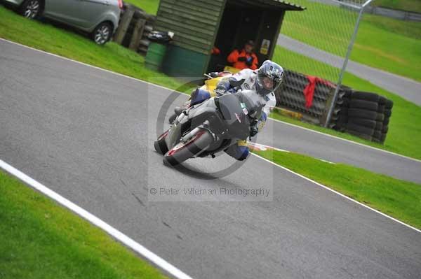 Motorcycle action photographs;cadwell;cadwell park photographs;event digital images;eventdigitalimages;motor racing louth lincolnshire;no limits trackday;peter wileman photography;trackday;trackday digital images;trackday photos