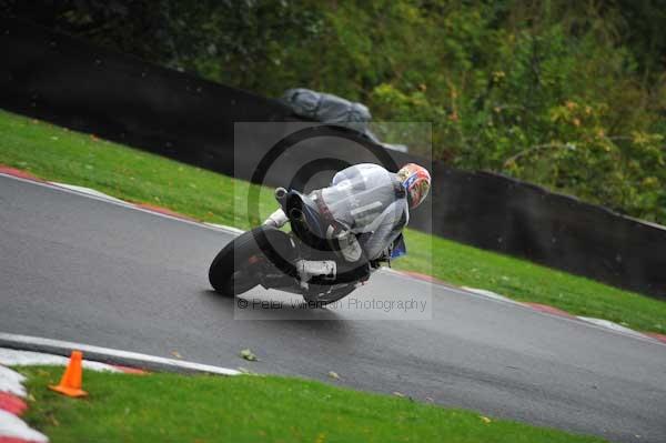 Motorcycle action photographs;cadwell;cadwell park photographs;event digital images;eventdigitalimages;motor racing louth lincolnshire;no limits trackday;peter wileman photography;trackday;trackday digital images;trackday photos