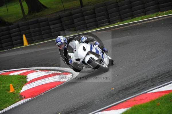 Motorcycle action photographs;cadwell;cadwell park photographs;event digital images;eventdigitalimages;motor racing louth lincolnshire;no limits trackday;peter wileman photography;trackday;trackday digital images;trackday photos