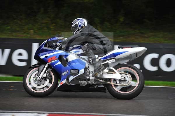 Motorcycle action photographs;cadwell;cadwell park photographs;event digital images;eventdigitalimages;motor racing louth lincolnshire;no limits trackday;peter wileman photography;trackday;trackday digital images;trackday photos