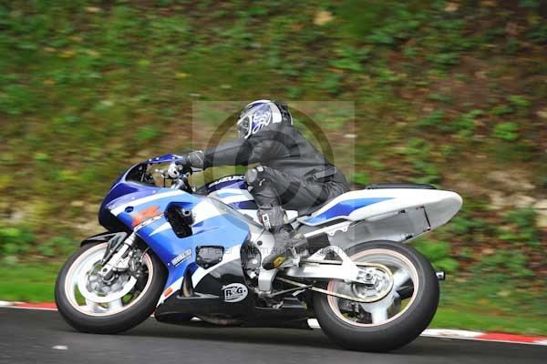 Motorcycle action photographs;cadwell;cadwell park photographs;event digital images;eventdigitalimages;motor racing louth lincolnshire;no limits trackday;peter wileman photography;trackday;trackday digital images;trackday photos