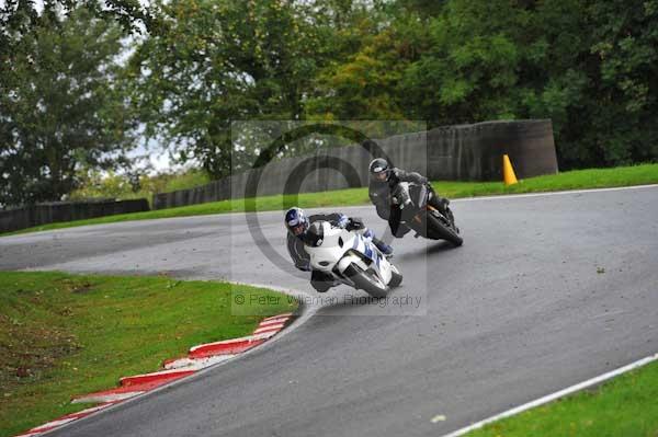 Motorcycle action photographs;cadwell;cadwell park photographs;event digital images;eventdigitalimages;motor racing louth lincolnshire;no limits trackday;peter wileman photography;trackday;trackday digital images;trackday photos