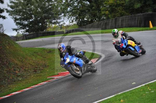 Motorcycle action photographs;cadwell;cadwell park photographs;event digital images;eventdigitalimages;motor racing louth lincolnshire;no limits trackday;peter wileman photography;trackday;trackday digital images;trackday photos