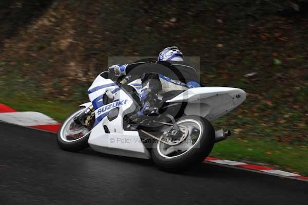 Motorcycle action photographs;cadwell;cadwell park photographs;event digital images;eventdigitalimages;motor racing louth lincolnshire;no limits trackday;peter wileman photography;trackday;trackday digital images;trackday photos