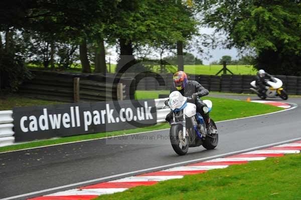 Motorcycle action photographs;cadwell;cadwell park photographs;event digital images;eventdigitalimages;motor racing louth lincolnshire;no limits trackday;peter wileman photography;trackday;trackday digital images;trackday photos