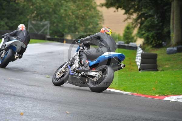 Motorcycle action photographs;cadwell;cadwell park photographs;event digital images;eventdigitalimages;motor racing louth lincolnshire;no limits trackday;peter wileman photography;trackday;trackday digital images;trackday photos