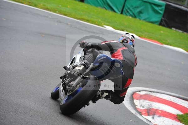 Motorcycle action photographs;cadwell;cadwell park photographs;event digital images;eventdigitalimages;motor racing louth lincolnshire;no limits trackday;peter wileman photography;trackday;trackday digital images;trackday photos