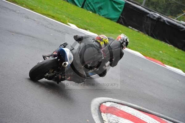 Motorcycle action photographs;cadwell;cadwell park photographs;event digital images;eventdigitalimages;motor racing louth lincolnshire;no limits trackday;peter wileman photography;trackday;trackday digital images;trackday photos