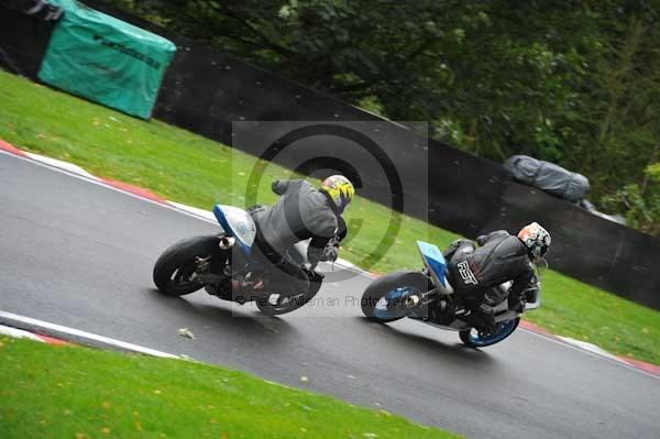 Motorcycle action photographs;cadwell;cadwell park photographs;event digital images;eventdigitalimages;motor racing louth lincolnshire;no limits trackday;peter wileman photography;trackday;trackday digital images;trackday photos