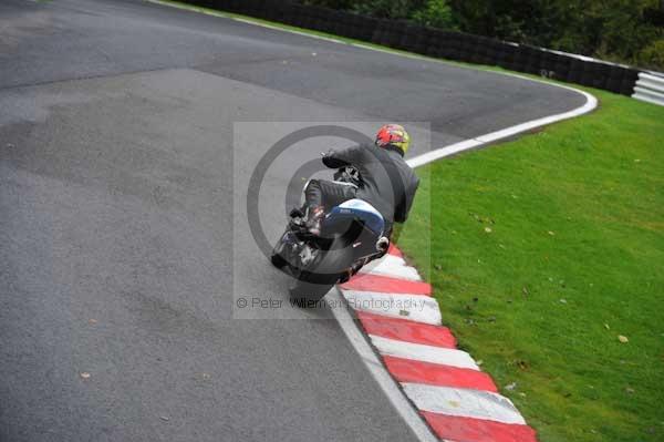Motorcycle action photographs;cadwell;cadwell park photographs;event digital images;eventdigitalimages;motor racing louth lincolnshire;no limits trackday;peter wileman photography;trackday;trackday digital images;trackday photos