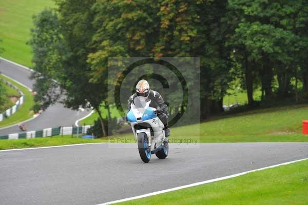 Motorcycle action photographs;cadwell;cadwell park photographs;event digital images;eventdigitalimages;motor racing louth lincolnshire;no limits trackday;peter wileman photography;trackday;trackday digital images;trackday photos