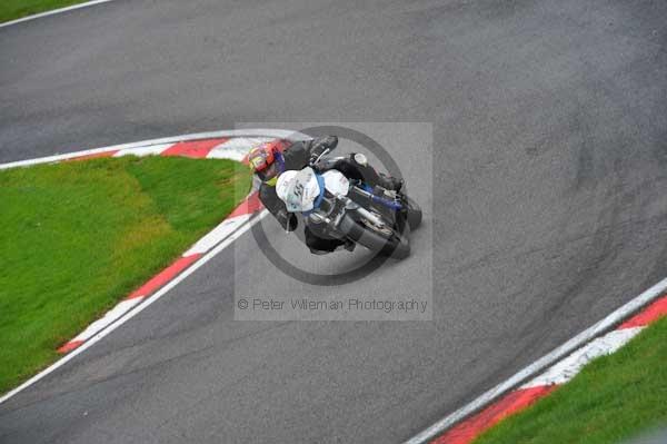 Motorcycle action photographs;cadwell;cadwell park photographs;event digital images;eventdigitalimages;motor racing louth lincolnshire;no limits trackday;peter wileman photography;trackday;trackday digital images;trackday photos