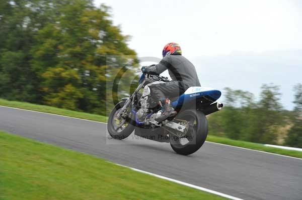 Motorcycle action photographs;cadwell;cadwell park photographs;event digital images;eventdigitalimages;motor racing louth lincolnshire;no limits trackday;peter wileman photography;trackday;trackday digital images;trackday photos