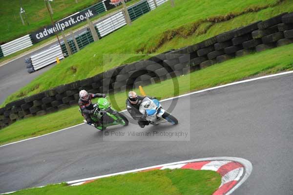 Motorcycle action photographs;cadwell;cadwell park photographs;event digital images;eventdigitalimages;motor racing louth lincolnshire;no limits trackday;peter wileman photography;trackday;trackday digital images;trackday photos