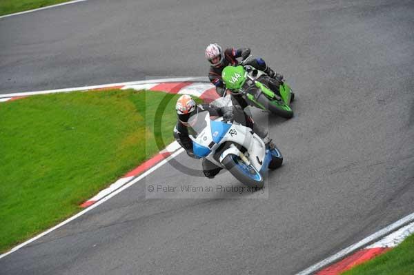 Motorcycle action photographs;cadwell;cadwell park photographs;event digital images;eventdigitalimages;motor racing louth lincolnshire;no limits trackday;peter wileman photography;trackday;trackday digital images;trackday photos