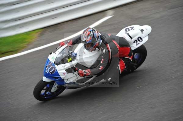 Motorcycle action photographs;cadwell;cadwell park photographs;event digital images;eventdigitalimages;motor racing louth lincolnshire;no limits trackday;peter wileman photography;trackday;trackday digital images;trackday photos