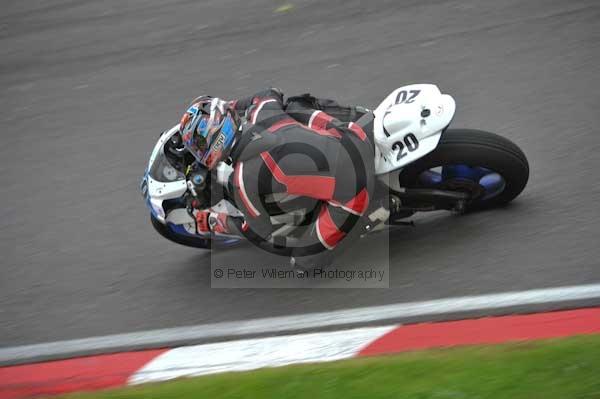 Motorcycle action photographs;cadwell;cadwell park photographs;event digital images;eventdigitalimages;motor racing louth lincolnshire;no limits trackday;peter wileman photography;trackday;trackday digital images;trackday photos