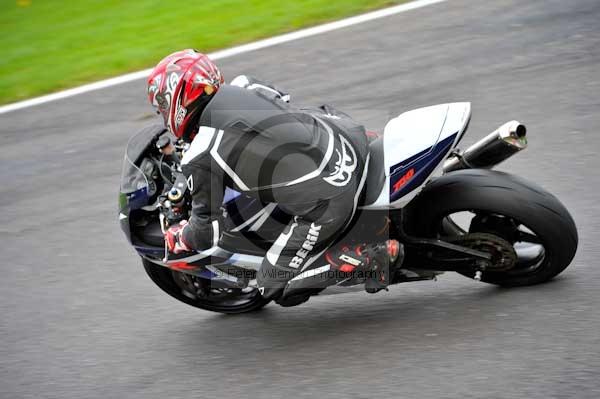 Motorcycle action photographs;cadwell;cadwell park photographs;event digital images;eventdigitalimages;motor racing louth lincolnshire;no limits trackday;peter wileman photography;trackday;trackday digital images;trackday photos