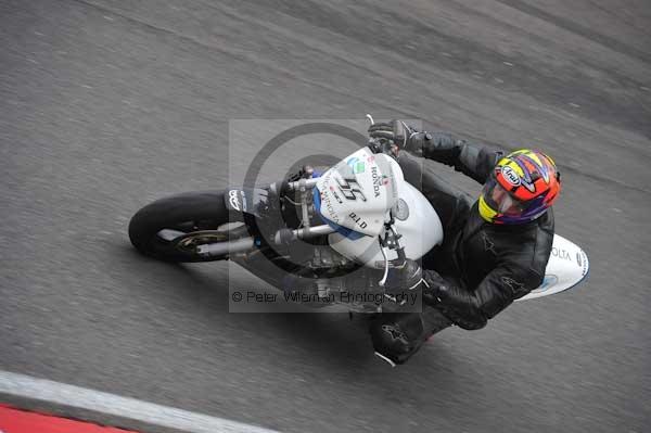 Motorcycle action photographs;cadwell;cadwell park photographs;event digital images;eventdigitalimages;motor racing louth lincolnshire;no limits trackday;peter wileman photography;trackday;trackday digital images;trackday photos