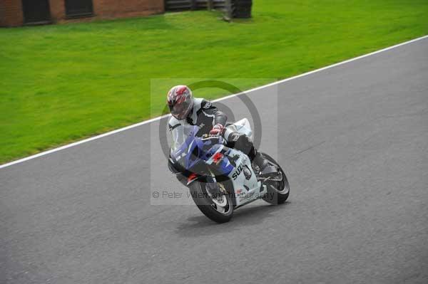 Motorcycle action photographs;cadwell;cadwell park photographs;event digital images;eventdigitalimages;motor racing louth lincolnshire;no limits trackday;peter wileman photography;trackday;trackday digital images;trackday photos