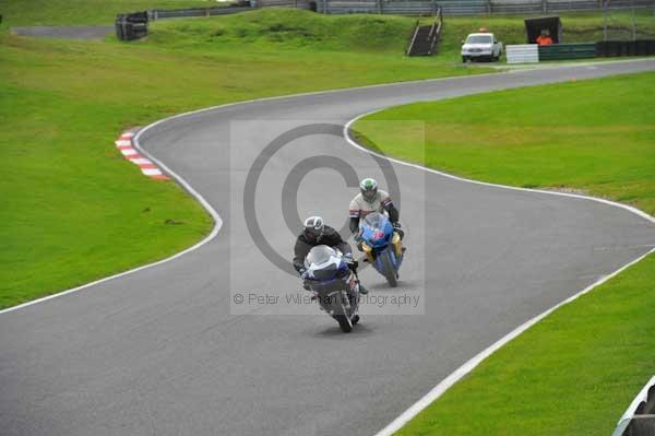 Motorcycle action photographs;cadwell;cadwell park photographs;event digital images;eventdigitalimages;motor racing louth lincolnshire;no limits trackday;peter wileman photography;trackday;trackday digital images;trackday photos
