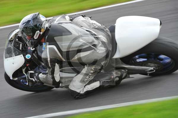 Motorcycle action photographs;cadwell;cadwell park photographs;event digital images;eventdigitalimages;motor racing louth lincolnshire;no limits trackday;peter wileman photography;trackday;trackday digital images;trackday photos