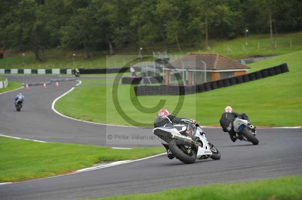 Motorcycle action photographs;cadwell;cadwell park photographs;event digital images;eventdigitalimages;motor racing louth lincolnshire;no limits trackday;peter wileman photography;trackday;trackday digital images;trackday photos