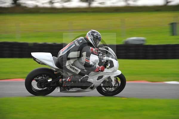 Motorcycle action photographs;cadwell;cadwell park photographs;event digital images;eventdigitalimages;motor racing louth lincolnshire;no limits trackday;peter wileman photography;trackday;trackday digital images;trackday photos