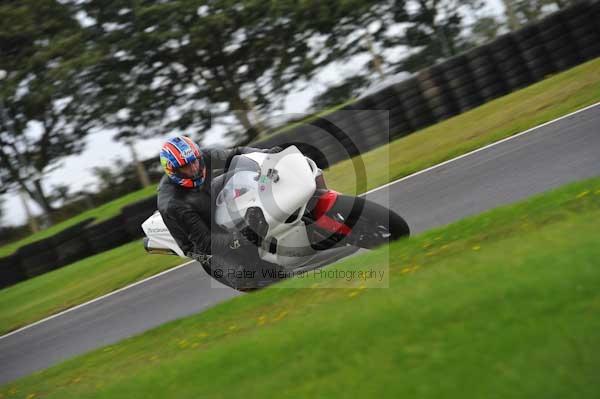 Motorcycle action photographs;cadwell;cadwell park photographs;event digital images;eventdigitalimages;motor racing louth lincolnshire;no limits trackday;peter wileman photography;trackday;trackday digital images;trackday photos