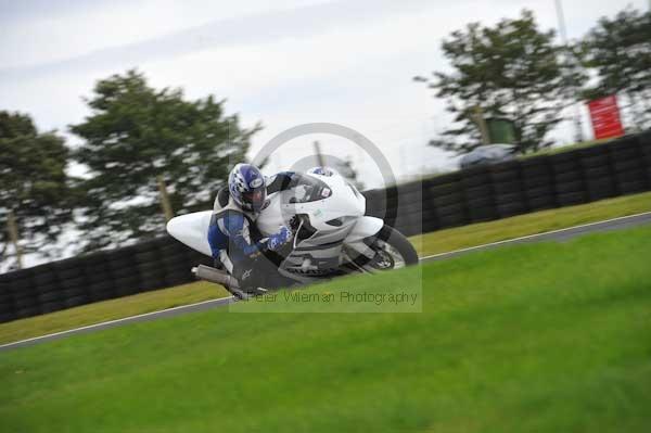 Motorcycle action photographs;cadwell;cadwell park photographs;event digital images;eventdigitalimages;motor racing louth lincolnshire;no limits trackday;peter wileman photography;trackday;trackday digital images;trackday photos