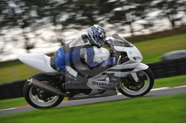 Motorcycle action photographs;cadwell;cadwell park photographs;event digital images;eventdigitalimages;motor racing louth lincolnshire;no limits trackday;peter wileman photography;trackday;trackday digital images;trackday photos
