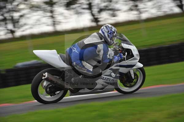 Motorcycle action photographs;cadwell;cadwell park photographs;event digital images;eventdigitalimages;motor racing louth lincolnshire;no limits trackday;peter wileman photography;trackday;trackday digital images;trackday photos