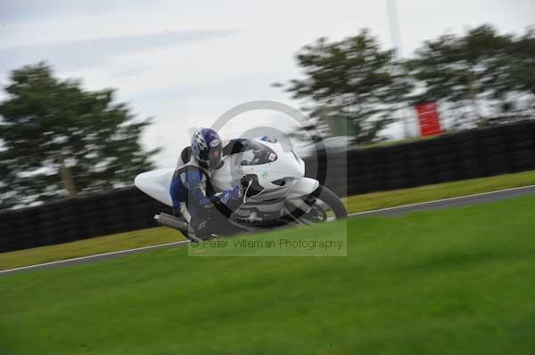 Motorcycle action photographs;cadwell;cadwell park photographs;event digital images;eventdigitalimages;motor racing louth lincolnshire;no limits trackday;peter wileman photography;trackday;trackday digital images;trackday photos