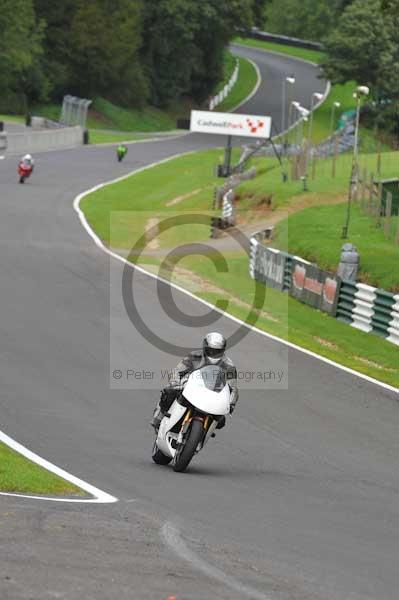 Motorcycle action photographs;cadwell;cadwell park photographs;event digital images;eventdigitalimages;motor racing louth lincolnshire;no limits trackday;peter wileman photography;trackday;trackday digital images;trackday photos