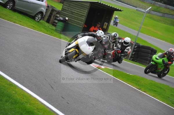 Motorcycle action photographs;cadwell;cadwell park photographs;event digital images;eventdigitalimages;motor racing louth lincolnshire;no limits trackday;peter wileman photography;trackday;trackday digital images;trackday photos