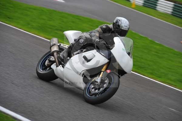 Motorcycle action photographs;cadwell;cadwell park photographs;event digital images;eventdigitalimages;motor racing louth lincolnshire;no limits trackday;peter wileman photography;trackday;trackday digital images;trackday photos