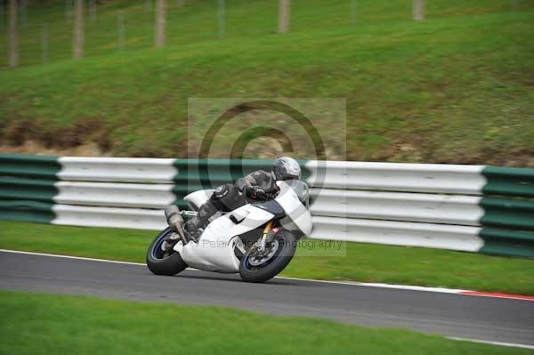 Motorcycle action photographs;cadwell;cadwell park photographs;event digital images;eventdigitalimages;motor racing louth lincolnshire;no limits trackday;peter wileman photography;trackday;trackday digital images;trackday photos