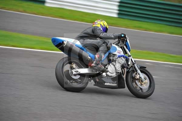 Motorcycle action photographs;cadwell;cadwell park photographs;event digital images;eventdigitalimages;motor racing louth lincolnshire;no limits trackday;peter wileman photography;trackday;trackday digital images;trackday photos