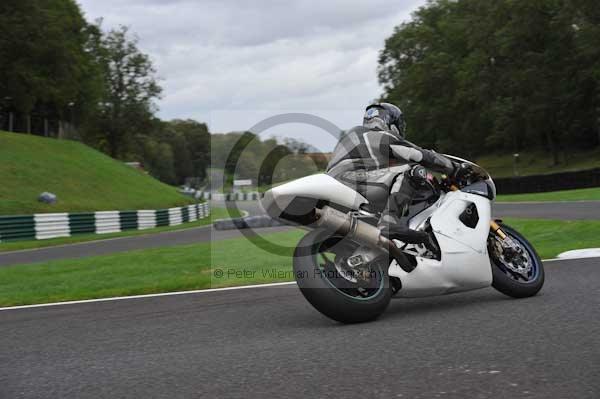 Motorcycle action photographs;cadwell;cadwell park photographs;event digital images;eventdigitalimages;motor racing louth lincolnshire;no limits trackday;peter wileman photography;trackday;trackday digital images;trackday photos