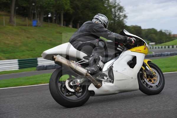 Motorcycle action photographs;cadwell;cadwell park photographs;event digital images;eventdigitalimages;motor racing louth lincolnshire;no limits trackday;peter wileman photography;trackday;trackday digital images;trackday photos